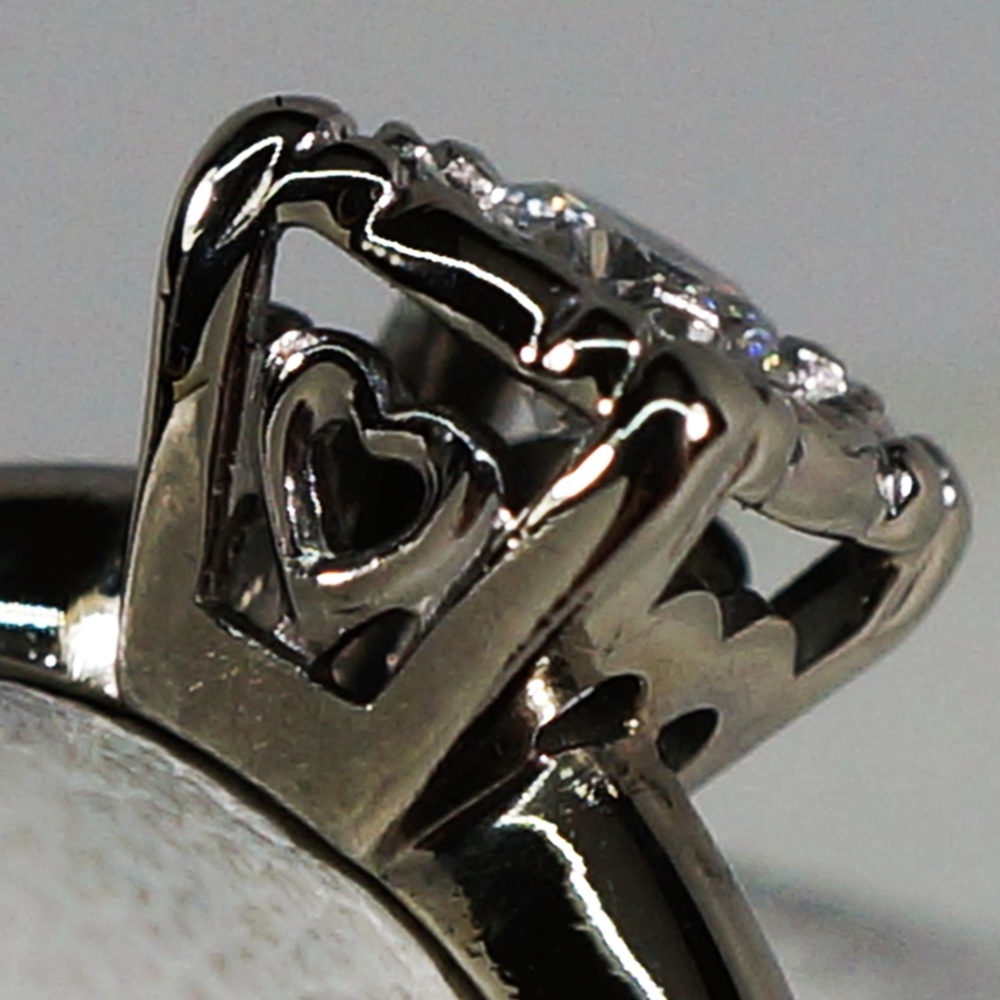 14KW Solitaire Diamond ring - Picture 3 of 3